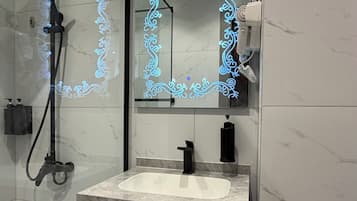 Apartment, 2 Bedrooms, Accessible, Smoking | Bathroom