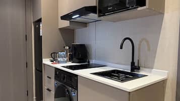 Apartment, 2 Bedrooms, Accessible, Smoking | Interior