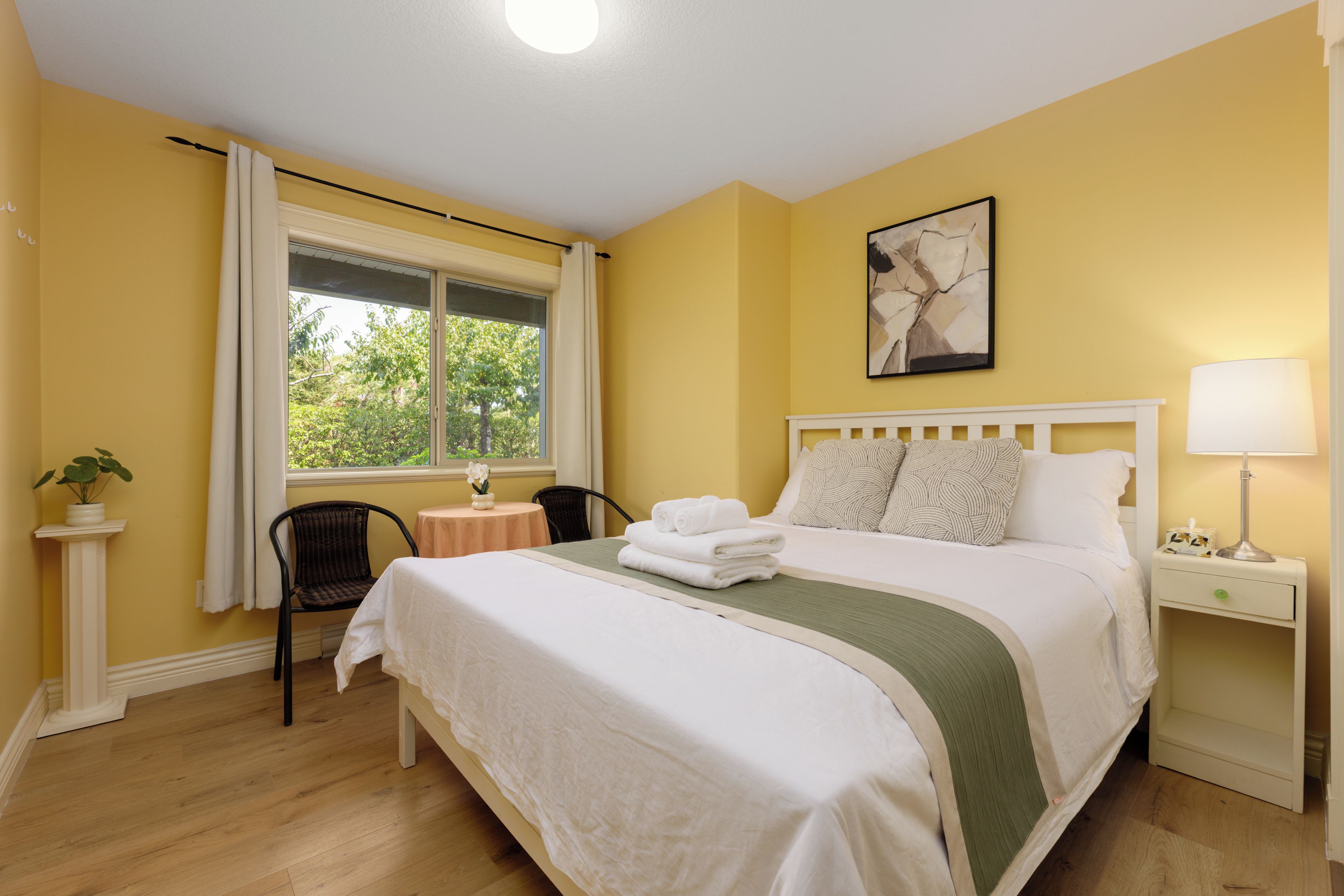 2 bedrooms, iron/ironing board, WiFi (free), bed sheets