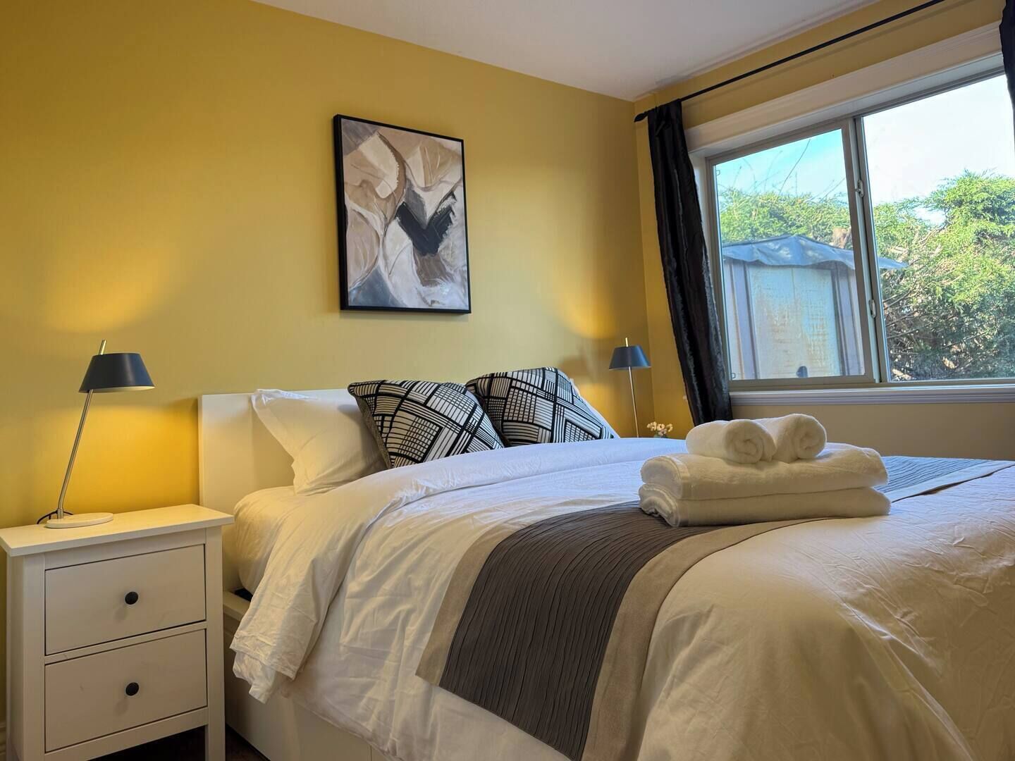 Iron/ironing board, free WiFi, bed sheets