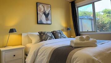 Iron/ironing board, free WiFi, bed sheets