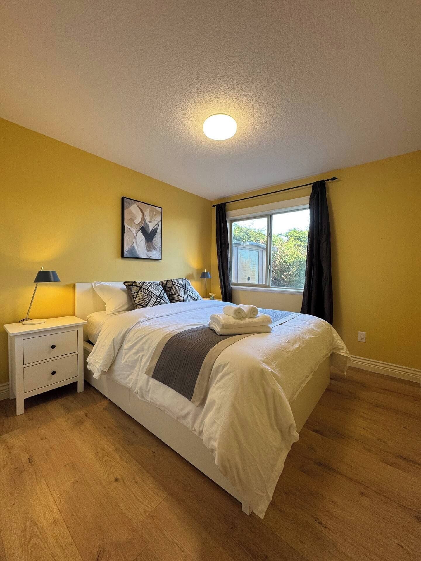 Iron/ironing board, free WiFi, bed sheets
