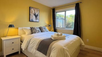 Iron/ironing board, free WiFi, bed sheets