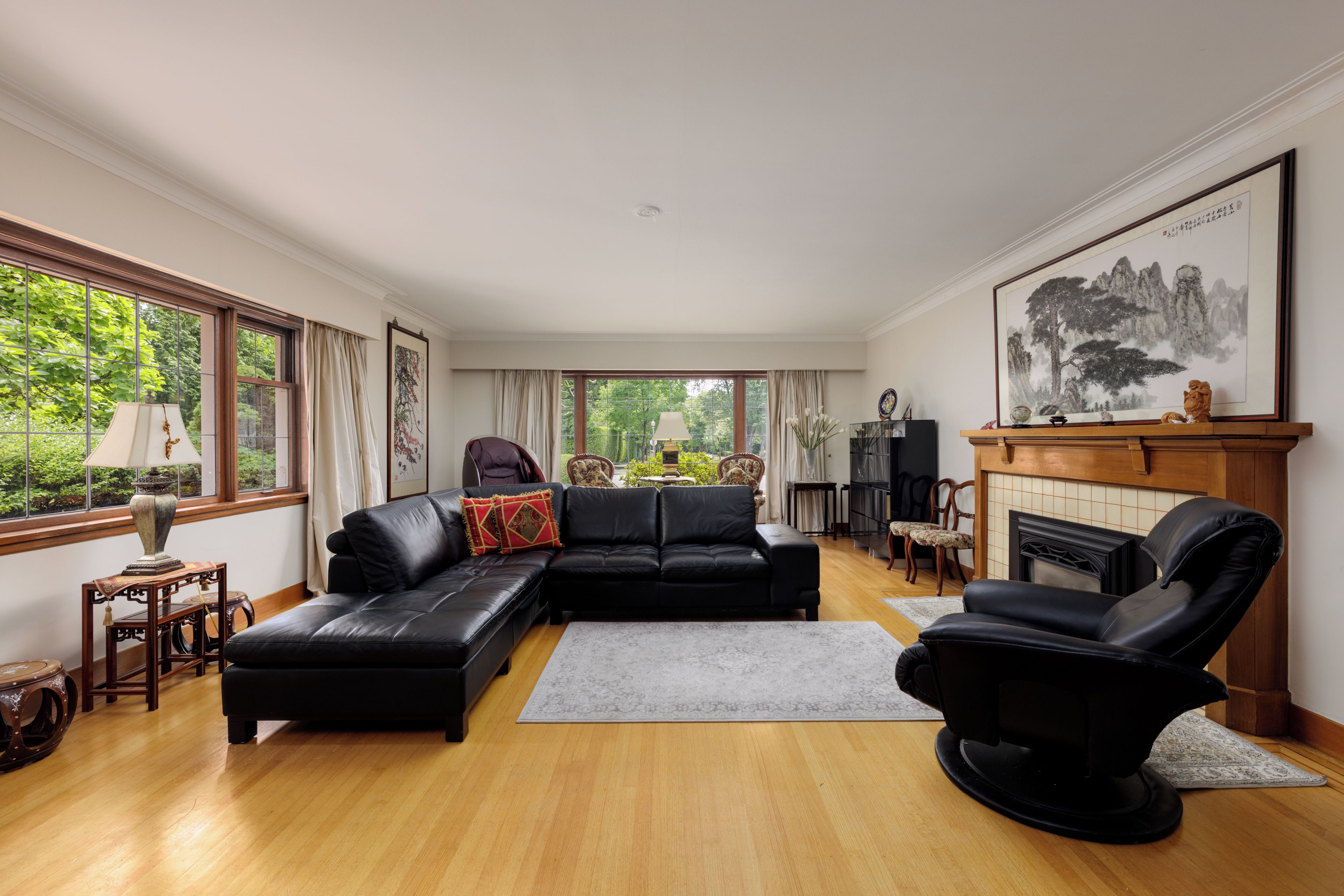Smart TV, fireplace, offices