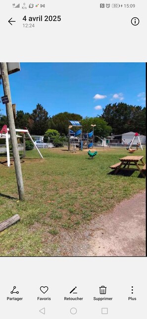 Children's area - Mobile home rental between la Palmyre and les mathes (Les Mathes)