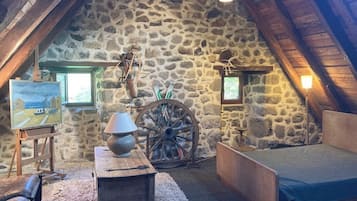 4 bedrooms, iron/ironing board, WiFi