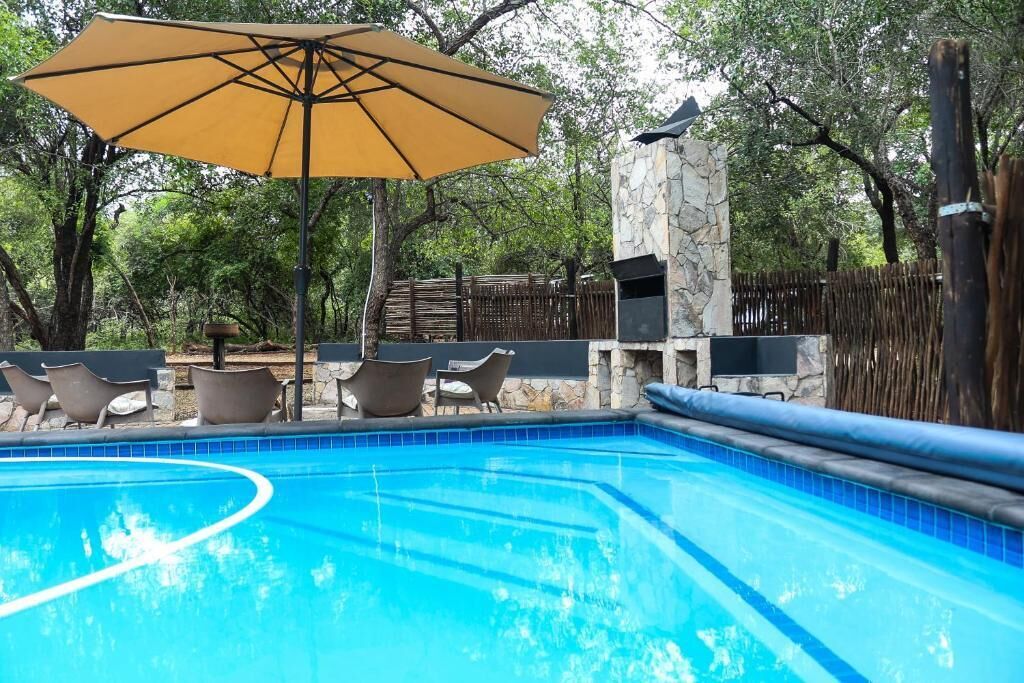 House, 4 Bedrooms | Kolam renang