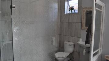 Room, 1 Bedroom, Smoking, Patio | Bathroom