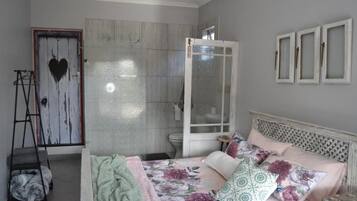 Room, 1 Bedroom, Smoking, Patio | 1 bedroom