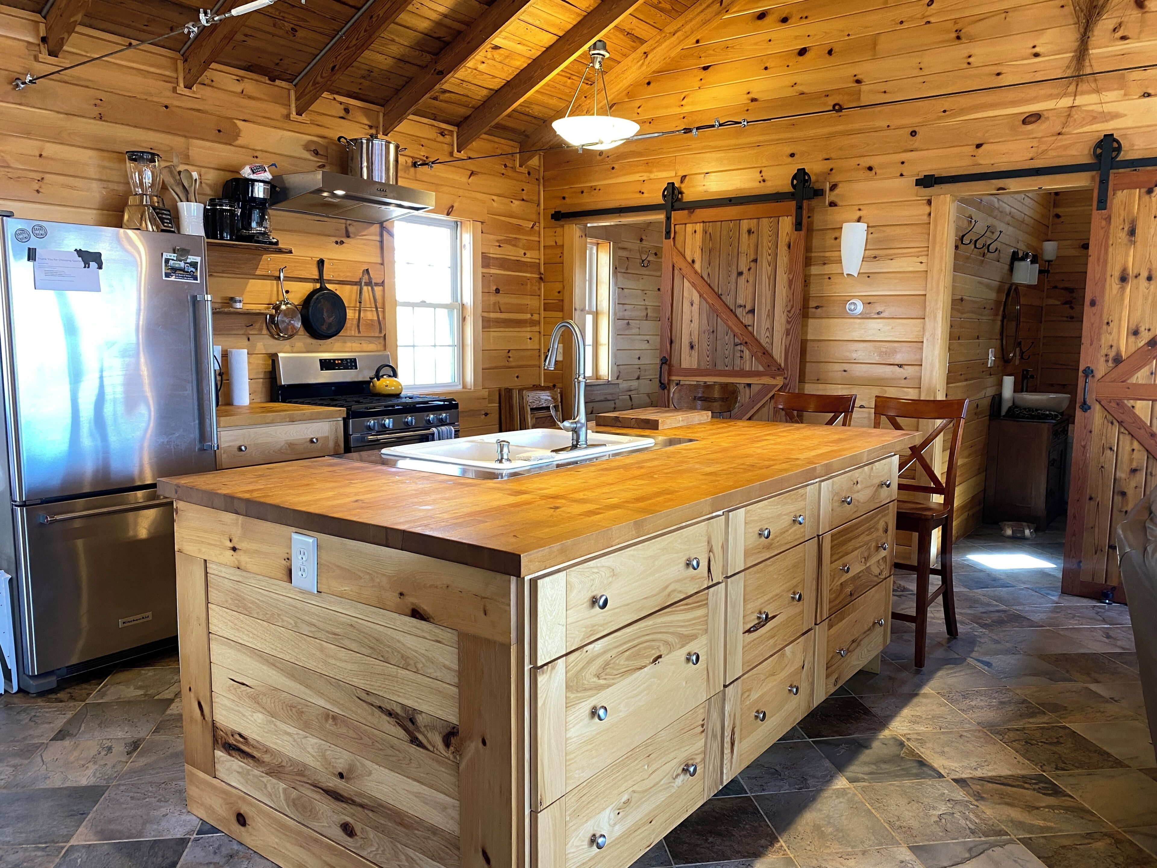 Fridge, oven, stovetop, dishwasher