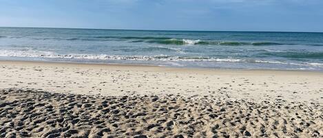 Chaises longues, serviettes de plage