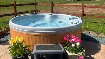 Bain à remous extérieur