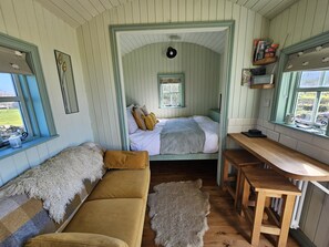 WiFi, bed sheets