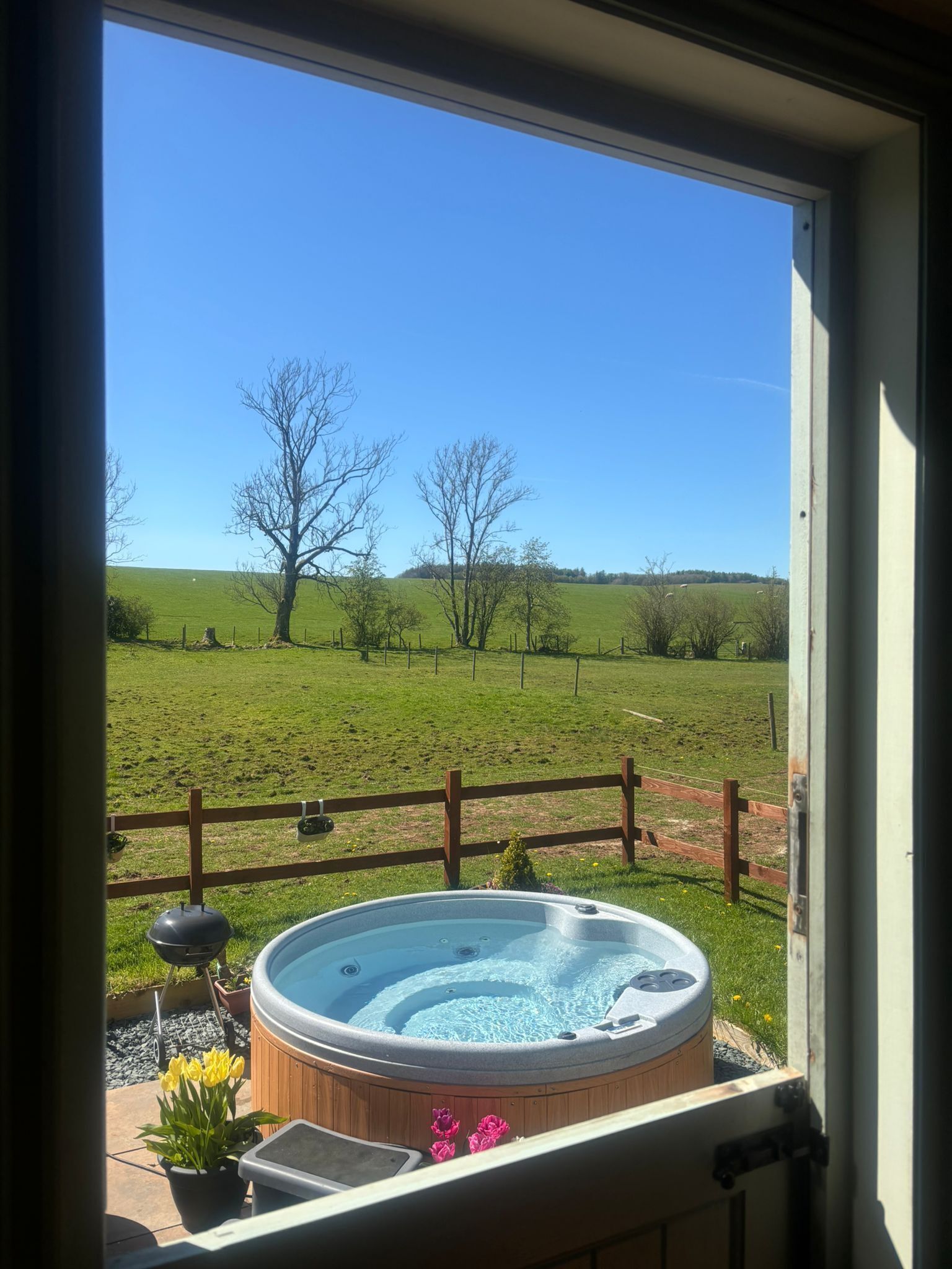 Indoor spa tub