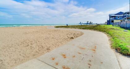 Corpus Christi Ocean-view Condo, Walk to the Beach