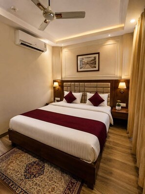 Phòng đôi Deluxe, quang cảnh thành phố | Bàn ủi/dụng cụ ủi quần áo, truy cập Internet không dây miễn phí 