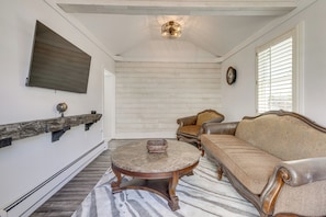Interior - Main St Retreat! 1895 Farmhouse in Port Jefferson (Port Jefferson)