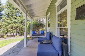 Interior - Main St Retreat! 1895 Farmhouse in Port Jefferson (Port Jefferson)