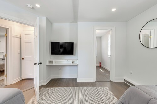 Main St Retreat! 1895 Farmhouse in Port Jefferson