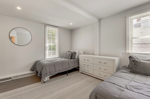 Main St Retreat! 1895 Farmhouse in Port Jefferson