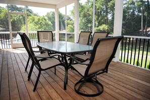 Outdoor dining - Perfect 4-bedroom house with AC in enjoyable Dagsboro and 15 min - Bethany beach (Dagsboro)