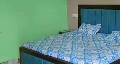 Peaceful 6-bedroom apartment with AC in Varanasi near Stadium & Near Airport
