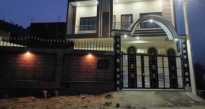 Peaceful 6-bedroom apartment with AC in Varanasi near Stadium & Near Airport