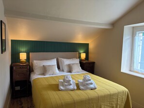 2 slaapkamers, een strijkplank/strijkijzer, internet, beddengoed