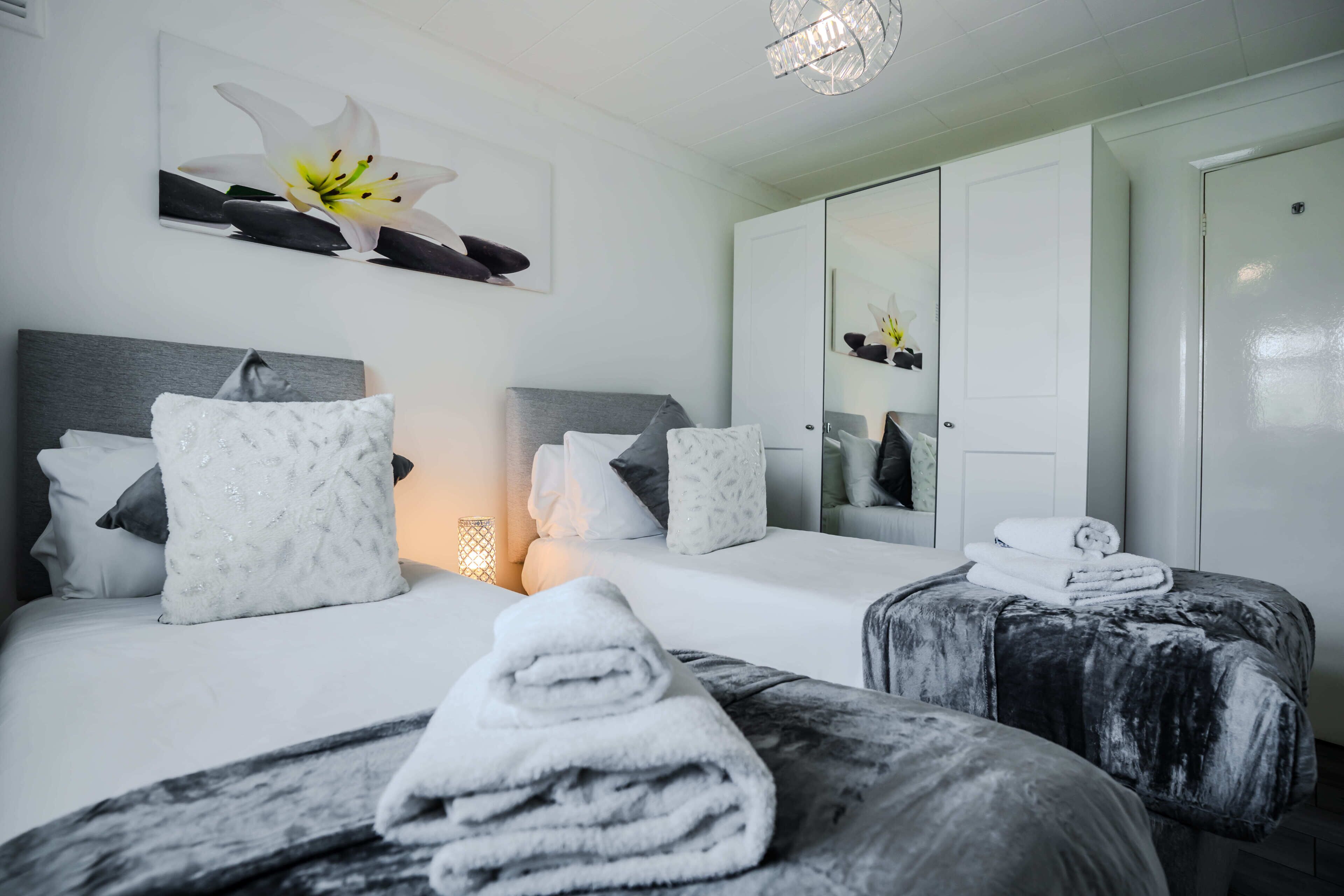 3 bedrooms, iron/ironing board, WiFi, bed sheets