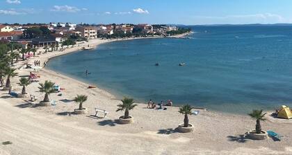 Directly on the beach, sea view