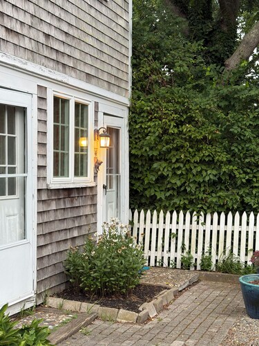 Cozy 1-bedroom condo with Parking!