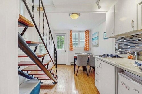 Cozy 1-bedroom condo with Parking!