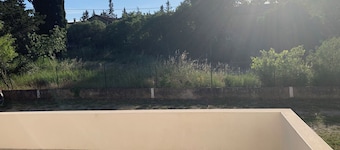 100m² house on 600m² plot in Saint-Rémy-de-Provence, ideal for vacations.