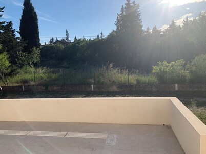 100m² house on 600m² plot in Saint-Rémy-de-Provence, ideal for vacations.