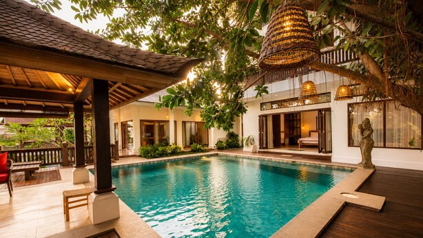 Hồ bơi ngoài trời 