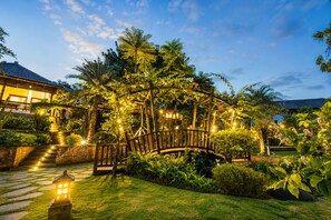Vila família, 6 quartos, piscina particular, vista para o jardim | Área da propriedade