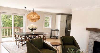 5 minutes to beach, newly redone house w hot tub/screening room in osterville