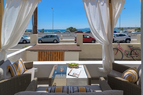 Renovated Beachfront-Rhodes Marina:Aquavista Home