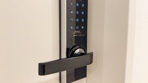 A numeric keypad door lock with a brand name 'Evernet' and model number 'EN750W-N'. - Amoon stay (Busan)