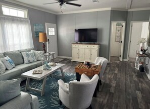 Living area - Lake George getaway (Crescent City)