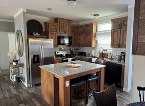Private kitchen - Lake George getaway (Crescent City)