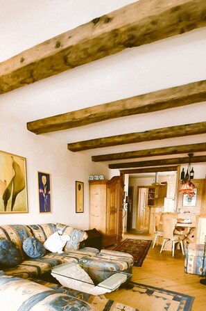 TV - Nice apartment for 5 people with pool, WIFI, TV and balcony (Laax)