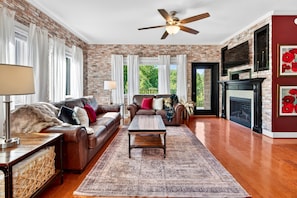 Condo, 2 Bedrooms | Living area - Venus 151 2 Bedroom Condo (Gatlinburg)