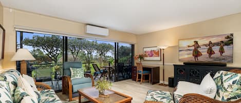 Condo, 2 habitaciones | Área de sala de estar