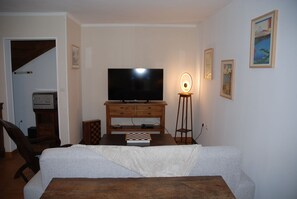 Una Smart TV, un reproductor de DVD