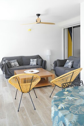 Smart TV - VILLA MANA - 6-bedrooms with AC, pool, jacuzzi, overlooking the Caribbean Sea (Gourbeyre)