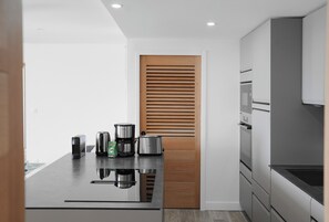 Private kitchen - VILLA MANA - 6-bedrooms with AC, pool, jacuzzi, overlooking the Caribbean Sea (Gourbeyre)