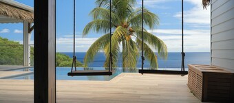 VILLA MANA - 6-bedrooms with AC, pool, jacuzzi, overlooking the Caribbean Sea