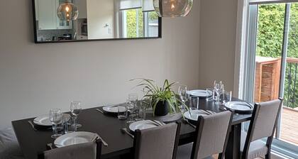 Cozy full home in Laval - 5mn from Golf, access to airport, Montreal