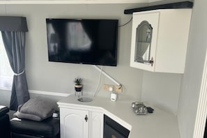Interior - Skegness 2-bed Caravan, Sleeps 6, 6 Mins to Beach (Skegness)